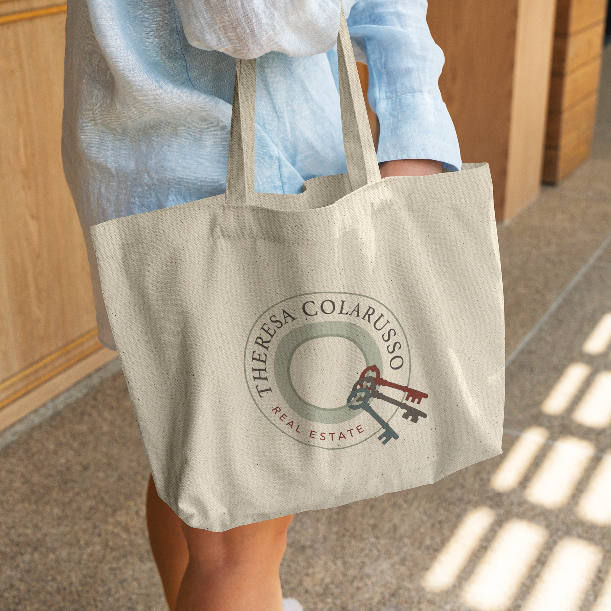 Custom_Logo_Tote_Bag_CottonTote_L_WomanDigging_Mockup.png_15564826